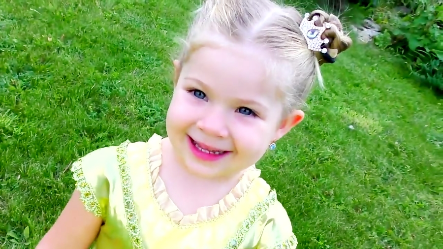 دیانا و اسباب بازی ها - لباس پرنسسی دیانا و بادکنک های رنگی